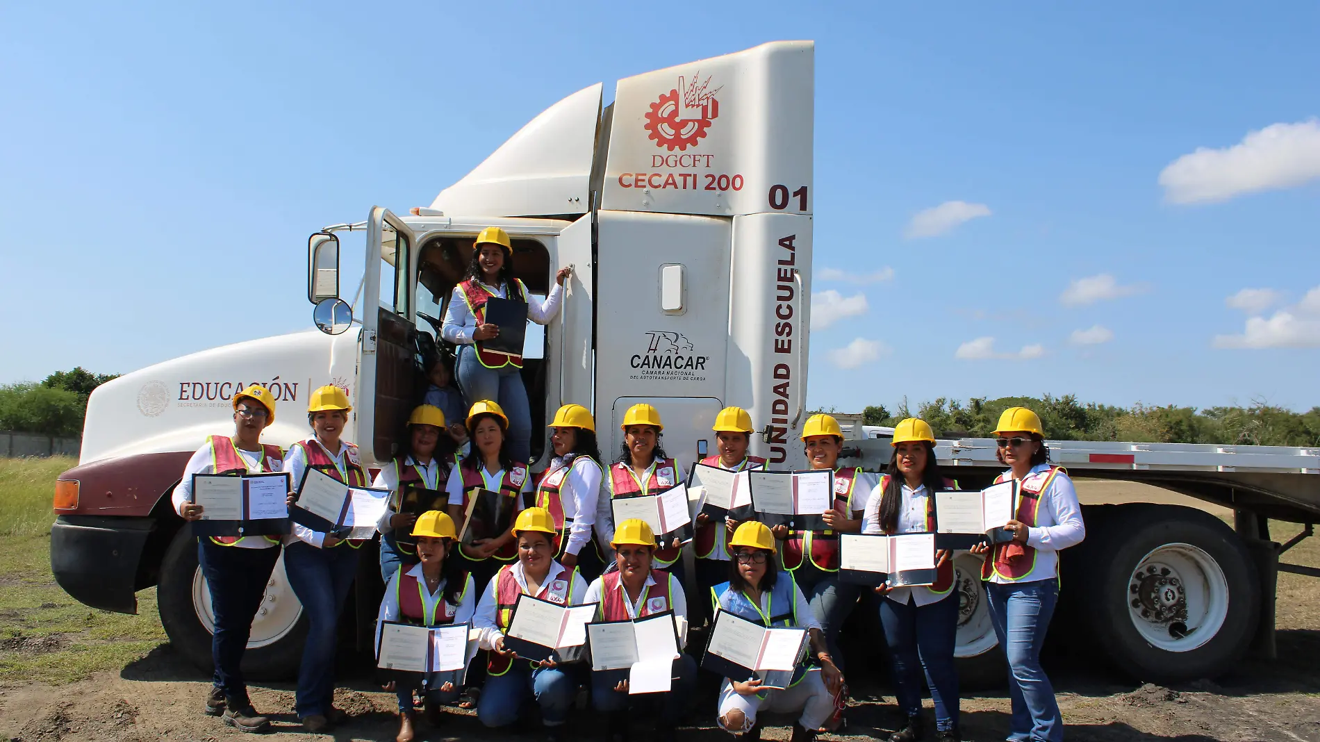 Mujeres traileras en Tamaulipas, inspiración y ejemplo de igualdad: así la historia de Claudia Castro 